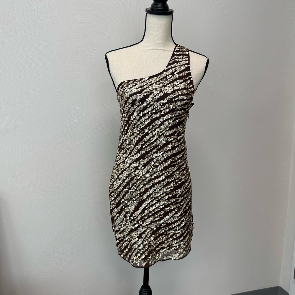 Alice + Olivia Embellished One shoulder Dress